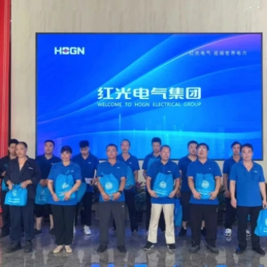 2025年7月 【“夏送清凉”举行时】乐清经济开发区总工会慰问鸿运国际电气集团生产一线