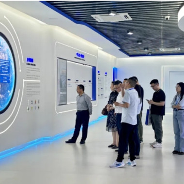 2025年6月 温州理工学院电子与电气工程学院院长一行赴鸿运国际电气集团考察调研